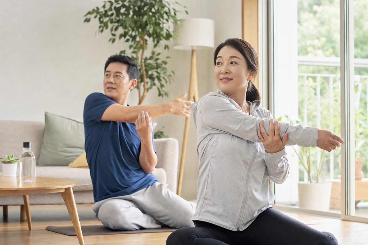 가벼운 운동이나 스트레칭도 체온 유지에 효과적이다.
